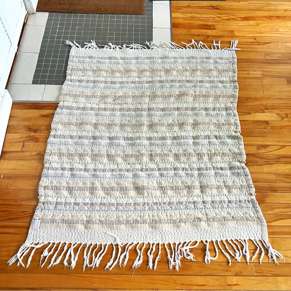London Kaye | Crochet Rug - Picture 2 of 6